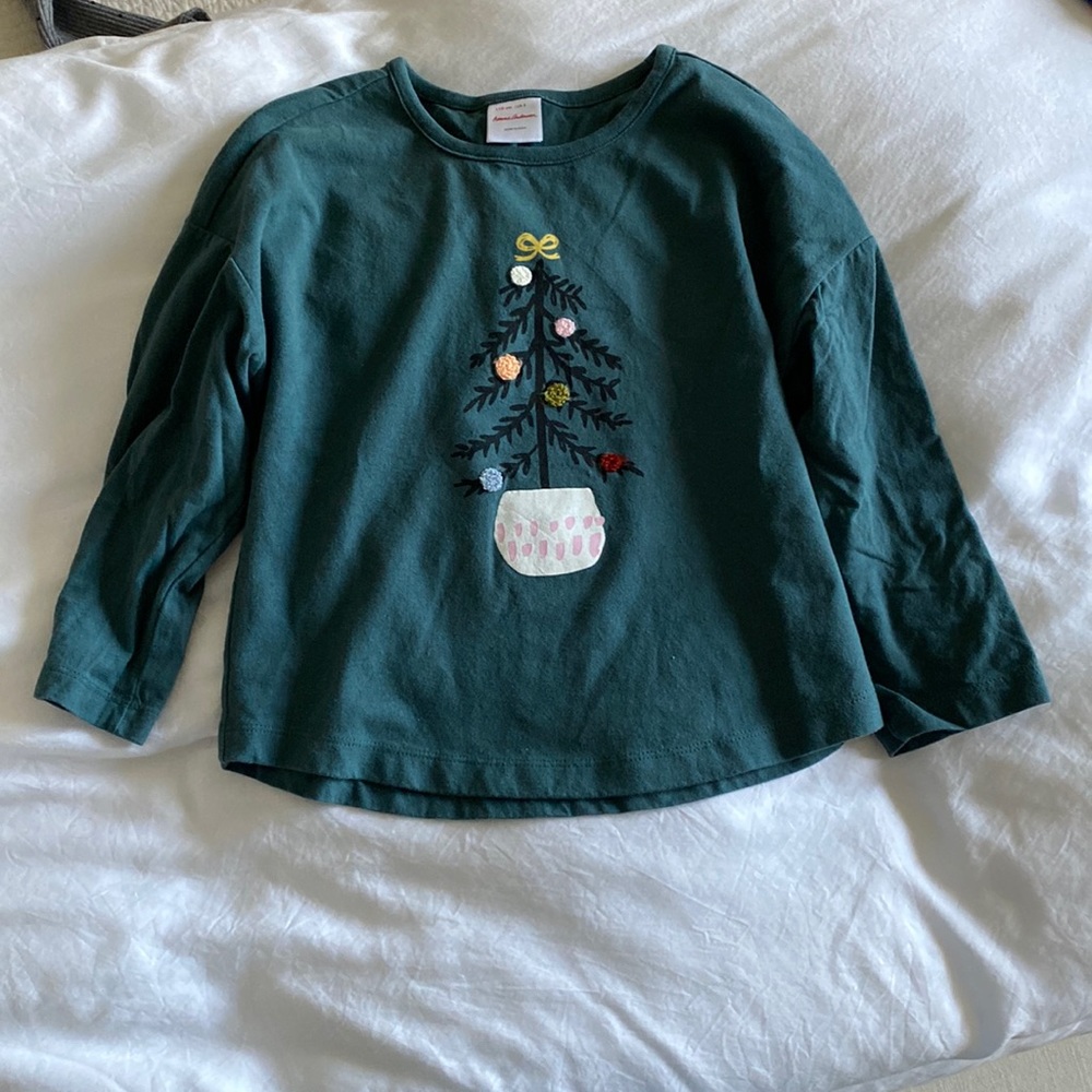 Hanna Andersson green Christmas tree shirt, size 5